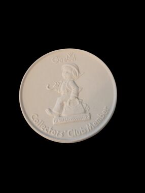 Vintage GOEBEL COLLECTOR'S CLUB MEMBER Porcelain Disk HUMMEL